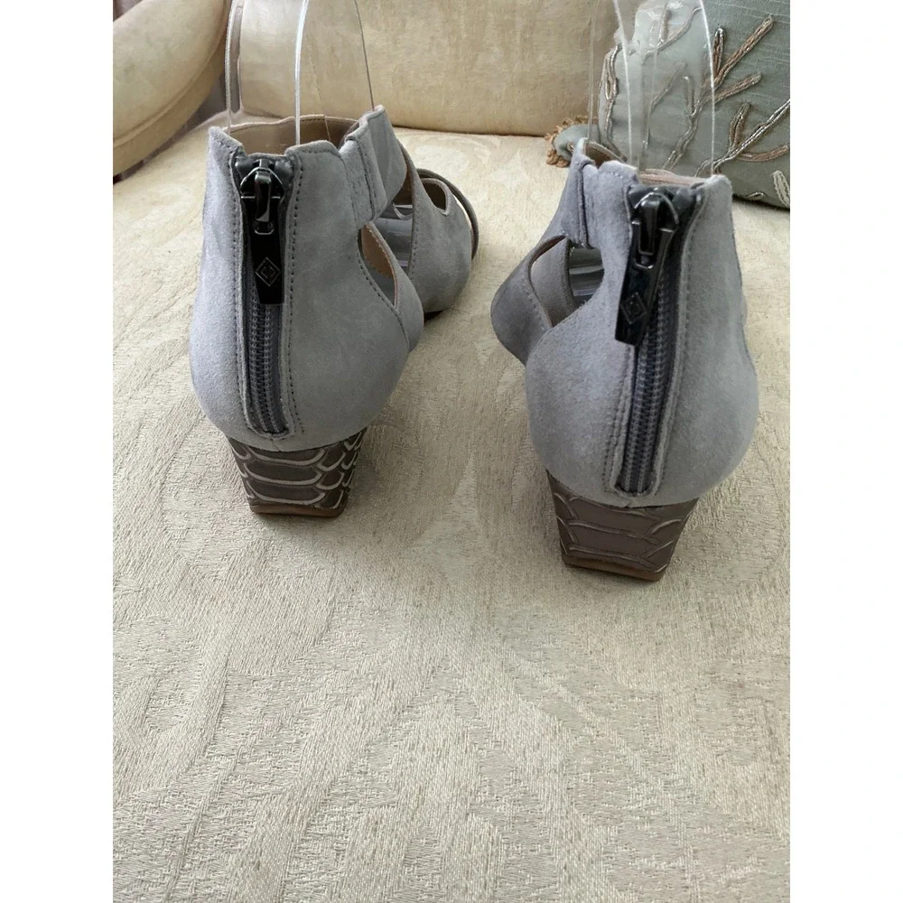 Donald Pliner Booties size 10 Vela Wedge Sandals Gray Suede Shoes